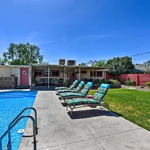 Vintage Vegas Oasis Less Than 3 Mi To The Strip! Holiday home